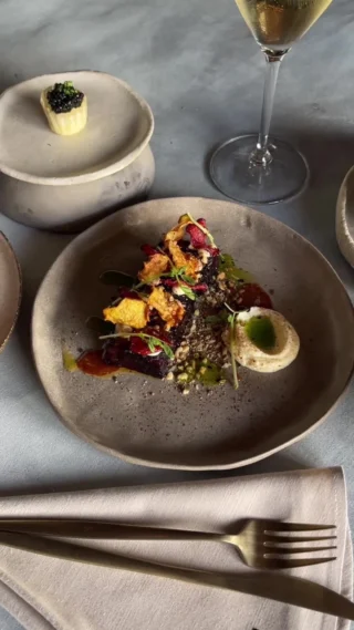 One entrée. One main. One dessert. Endless possibilities. 
What would be your perfect three-course dinner? 

#6HEAD #beststeakhouse #michelinstar #finedining #australianrestaurant