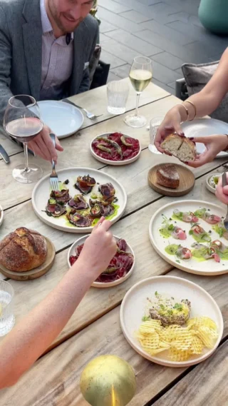 A single meal can say what a thousand gifts can’t.

This Father’s Day, every dad will enjoy a complimentary bottle of Wild Terra Premium Barossa Shiraz, on us to take home. Reserve your table at our Perth or Sydney and enjoy our unique A La Carte menu. 

#6HEAD #fathersday #australianrestaurant #australianfoodie #michelinstar