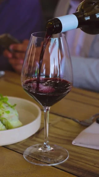 Stunning hats, nice company, and the race we all look forward to: it's the Melbourne Cup season.

Join us at 6HEAD Sydney for an unforgettable lunch hosted by the one and only @benfordham9. Reserve your table via the link in our bio. 

#6head #melbournecup #sydneyeats #australianfoodie #cupday